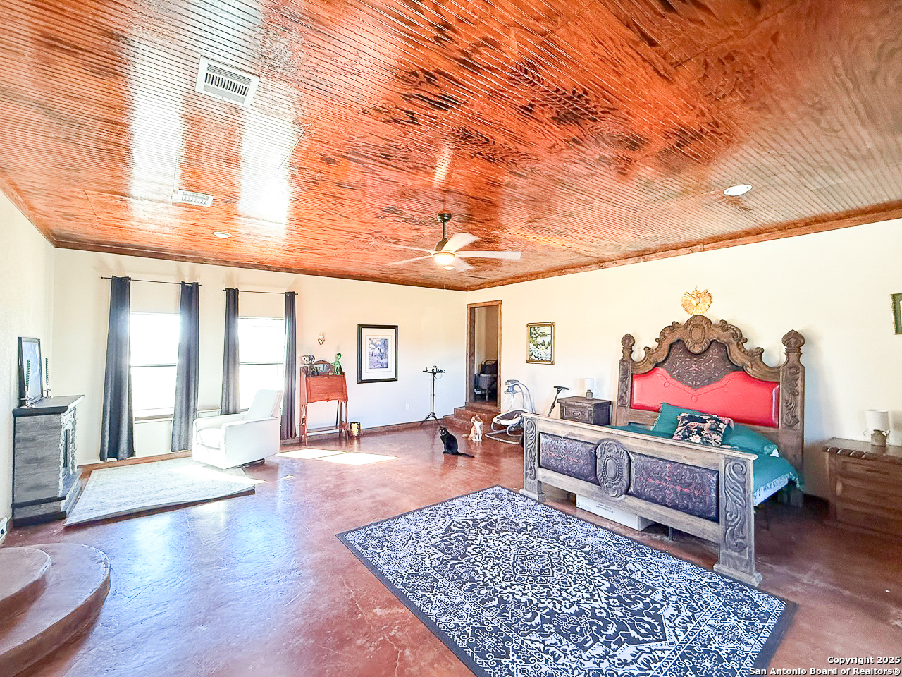 200 Pr 6631 Devine, TX 78016 - Photo 13 of 41 a living room with furniture and a rug