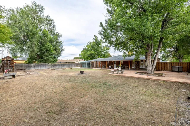 a view of a house with backyard and sitting area