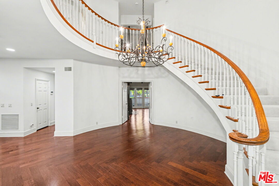 12386 Ridge Circle Los Angeles, CA 90049 - Photo 44 of 65