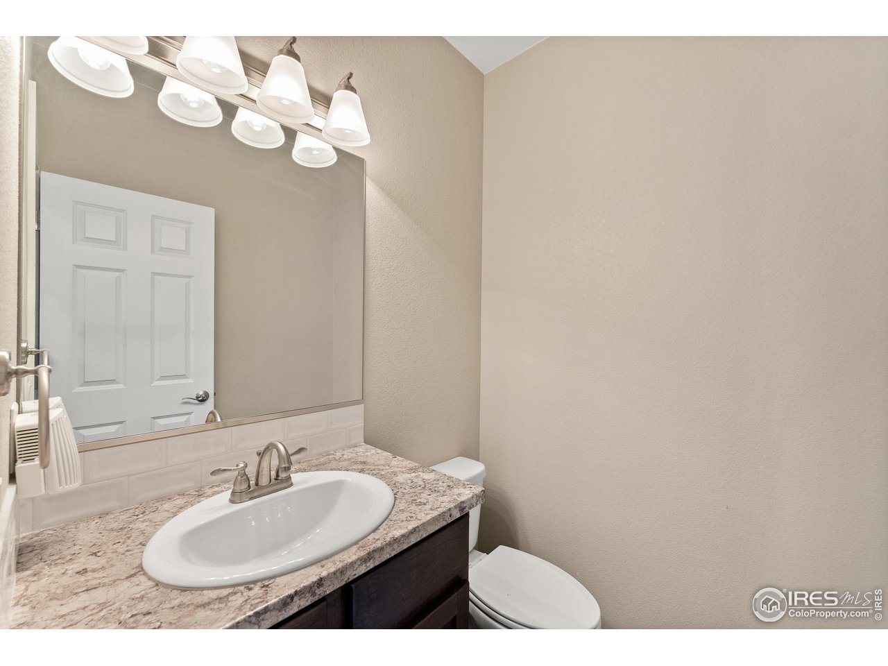 4672 West 20th Road, Unit 723 Greeley, CO 80634 - Photo 20 of 27 a bathroom with a sink vanity and a mirror