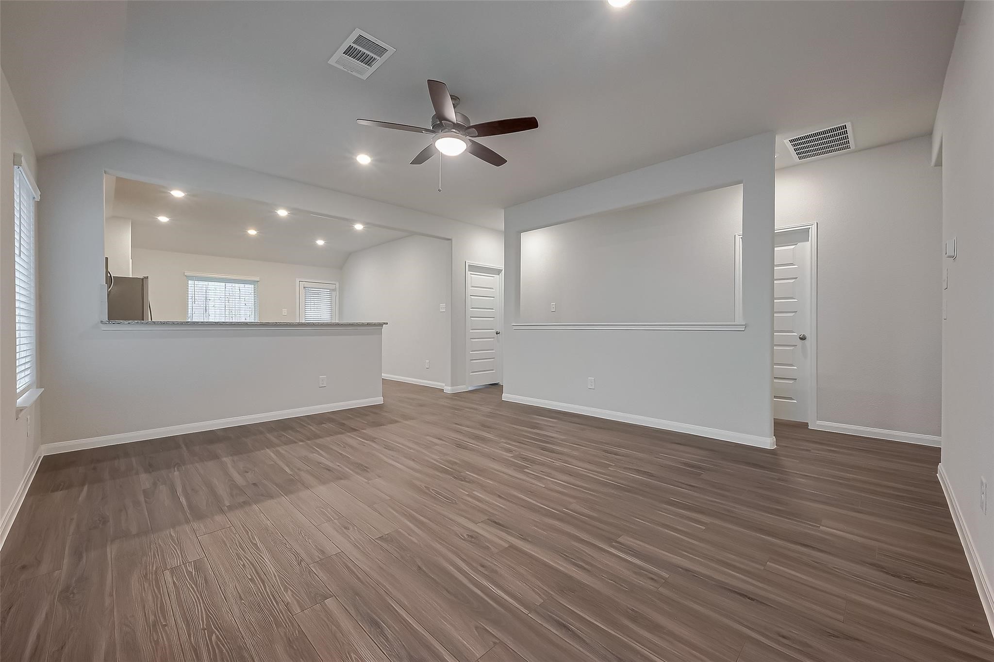 13625 Goldeye Drive Conroe, TX 77384 - Photo 6 of 38