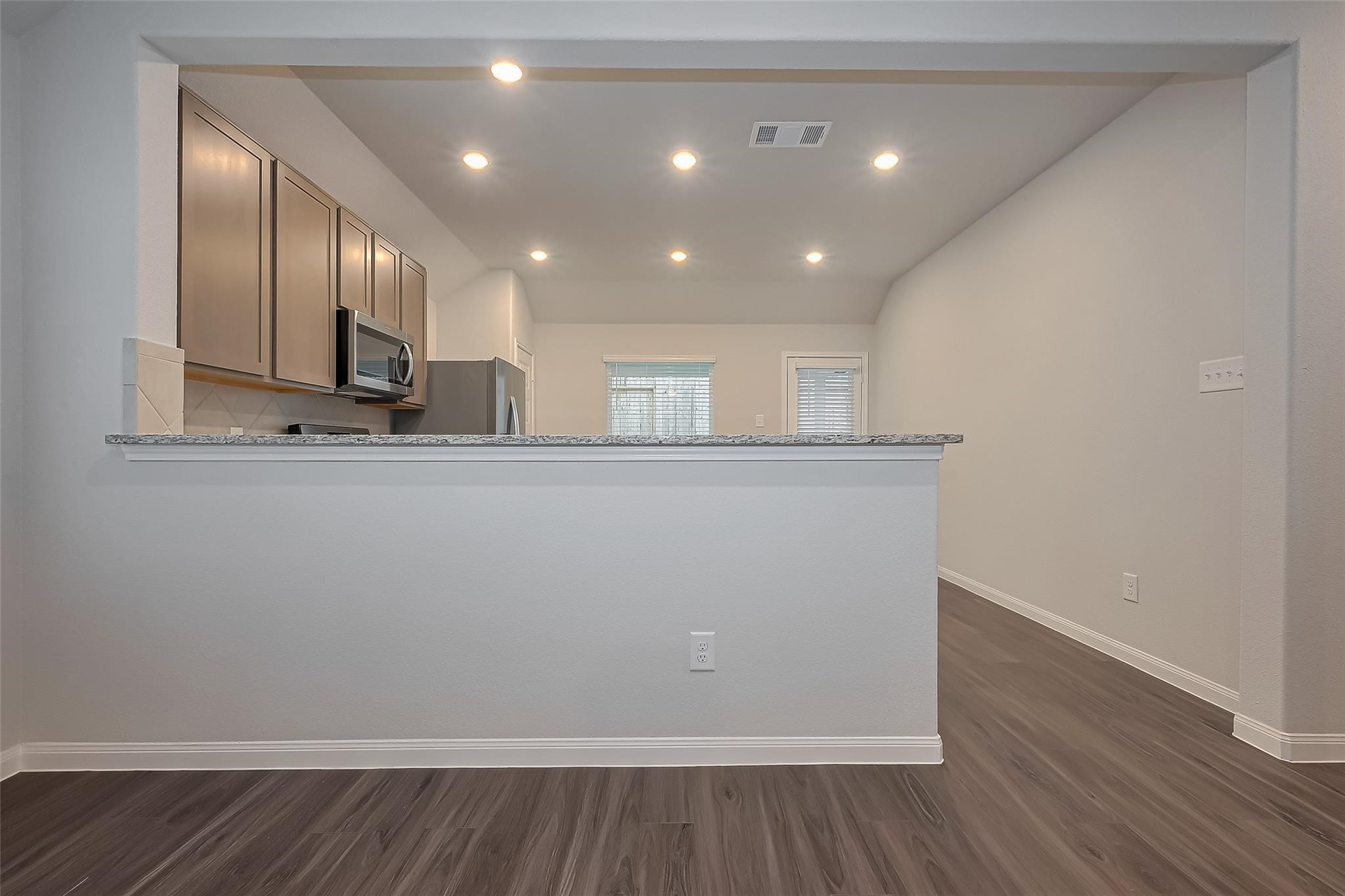 13625 Goldeye Drive Conroe, TX 77384 - Photo 9 of 38