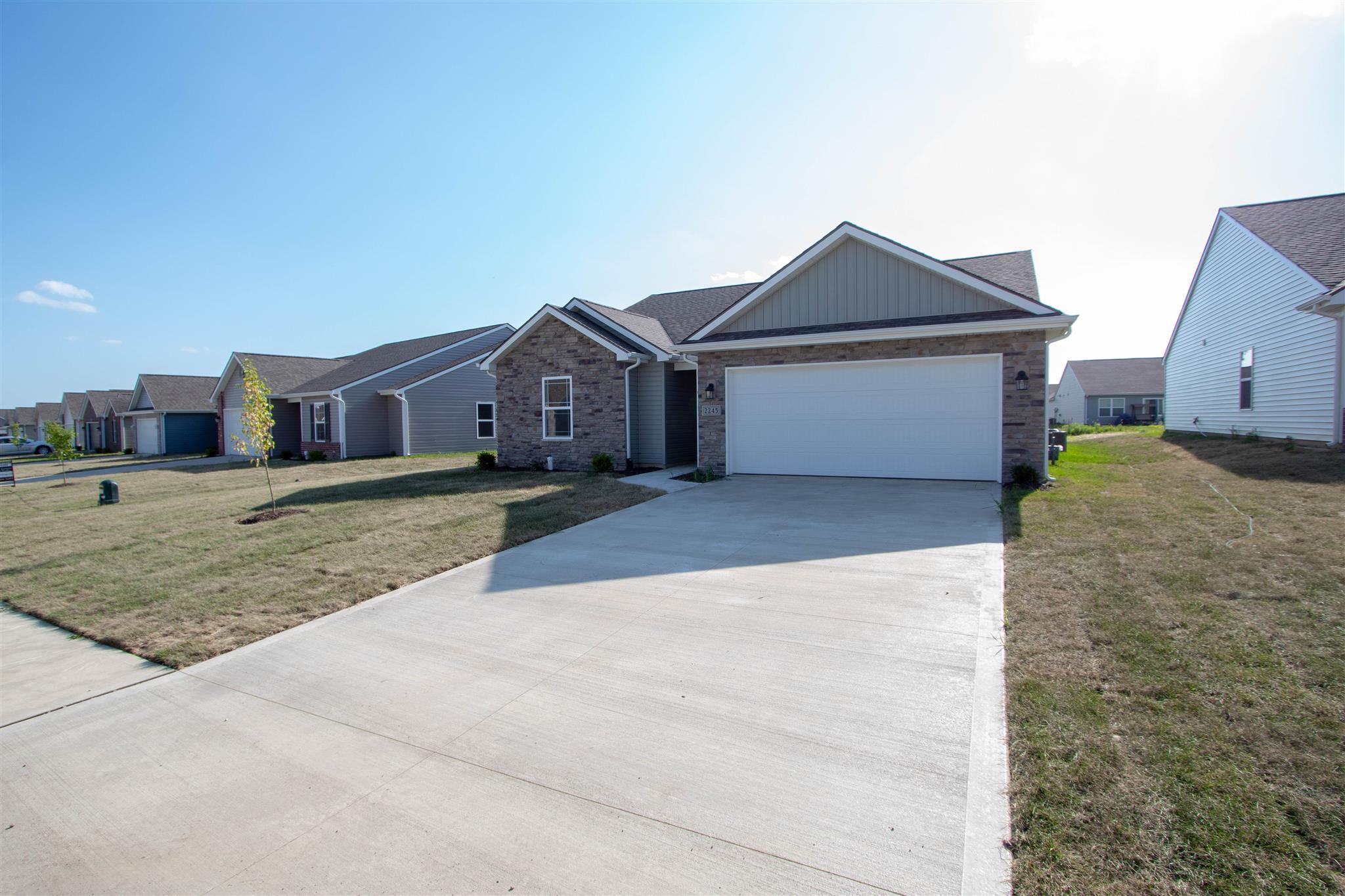 2245 Blue Spring Run Fort Wayne, IN 46808 - Photo 3 of 28 Gallery Image 3