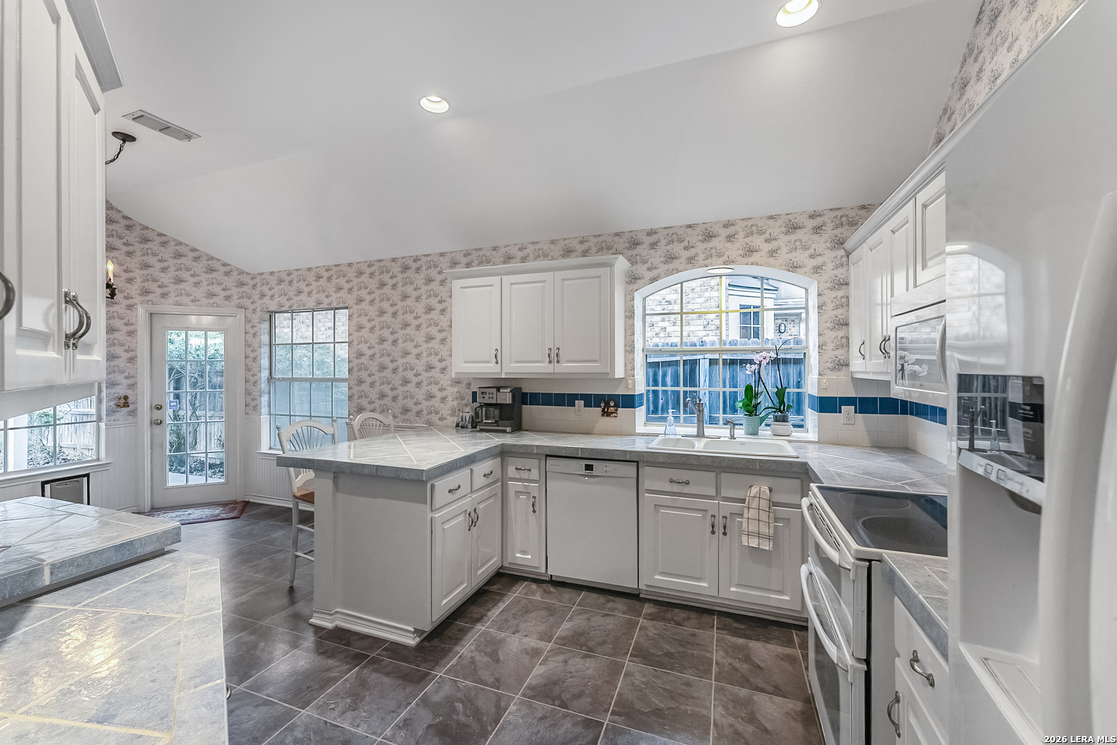 8467 Ulysses Universal City, TX 78148 - Photo 8 of 22