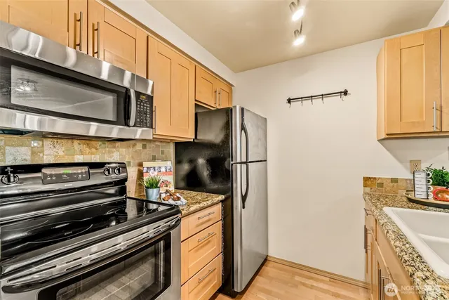 $300,000 | 6960 California Avenue Southwest, Unit A106, Seattle, WA 98136