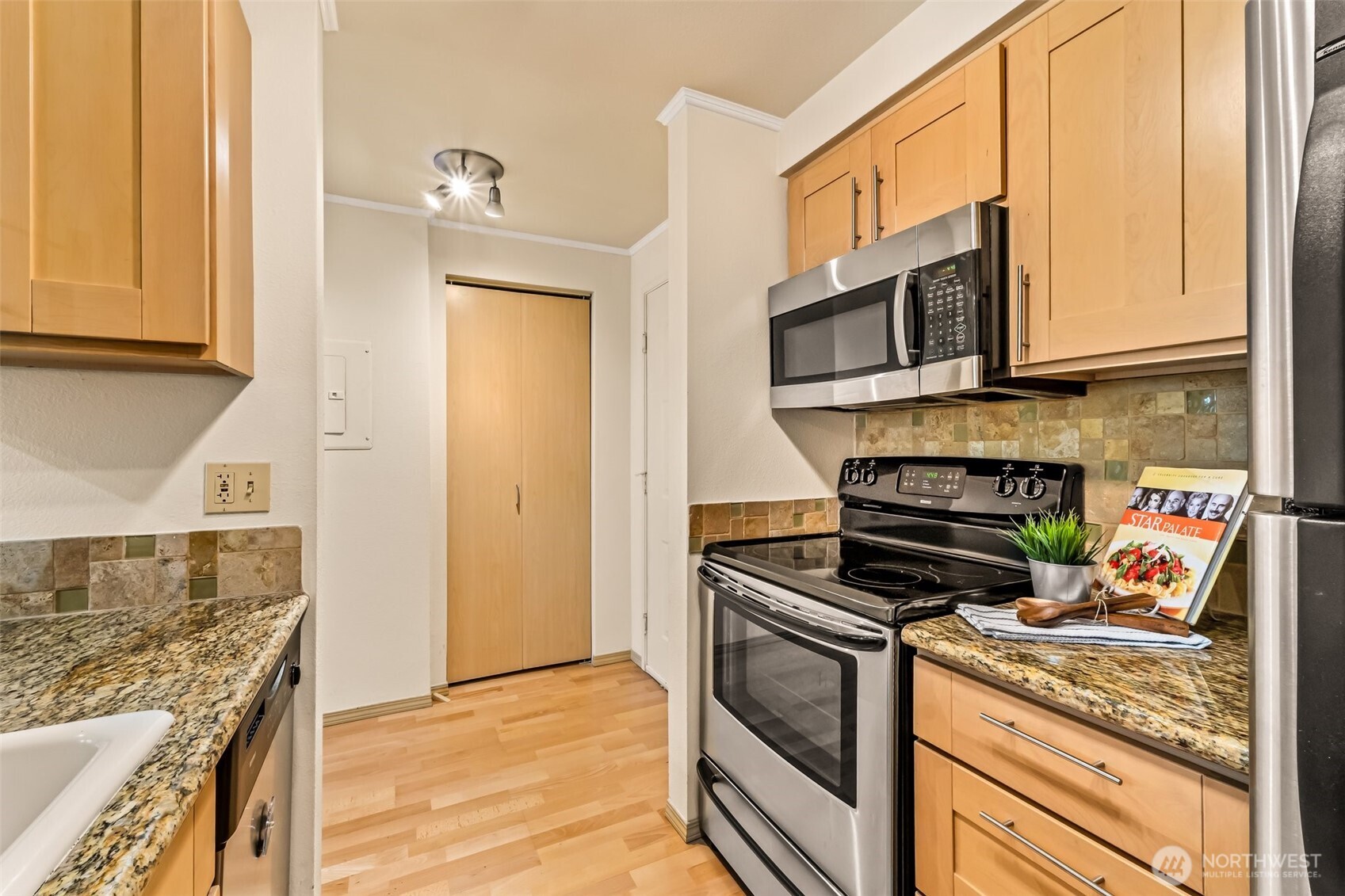 6960 California Avenue Southwest, Unit A106 Seattle, WA 98136 - Photo 7 of 24