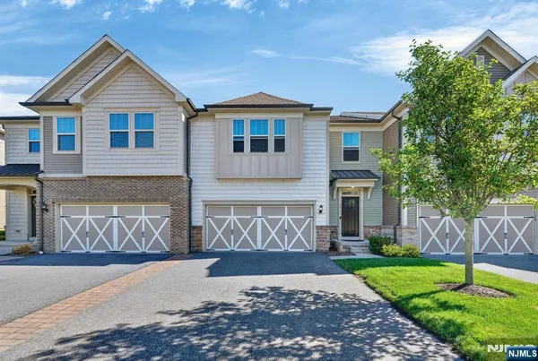 $1,296,000 | 18 Winfield Drive, Unit 802, Woodcliff Lake, NJ 07677