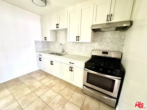 $2,900 | 3713 1/2 Selby Avenue, Los Angeles, CA 90034