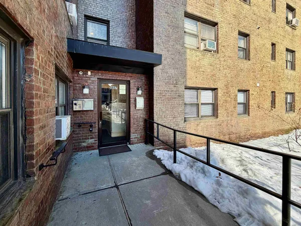 $2,500 | 1807 John F. Kennedy Boulevard, Unit 1A, North Bergen, NJ 07047