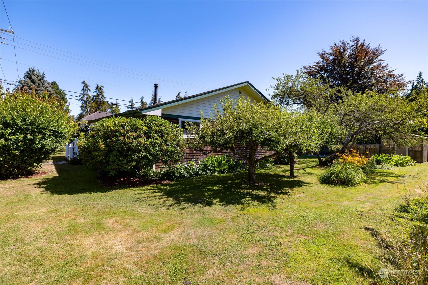 314 Caledonia Street La Conner, WA 98257 - Photo 9 of 34