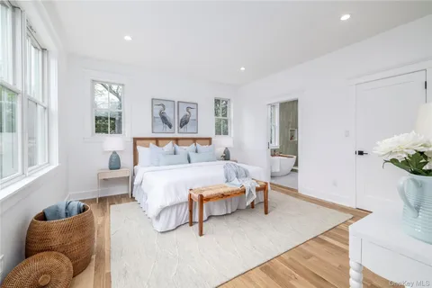 $1,749,000 | 480 Ackerly Pond Lane, Southold, NY 11971