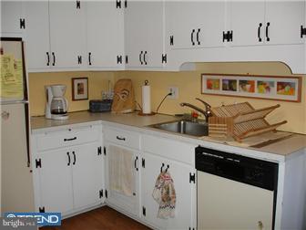 2042 Old Gulph Road Villanova, PA 19085 - Photo 6 of 12 Kitchen