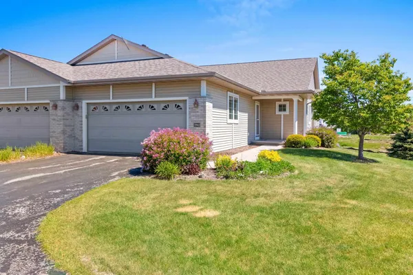$399,900 | 1942 Ravenswood Lane, Manitowoc, WI 54220