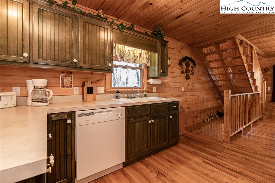 1985 Buck Mountain Road Purlear, NC 28665 - Photo 7 of 50 Gallery Image 7