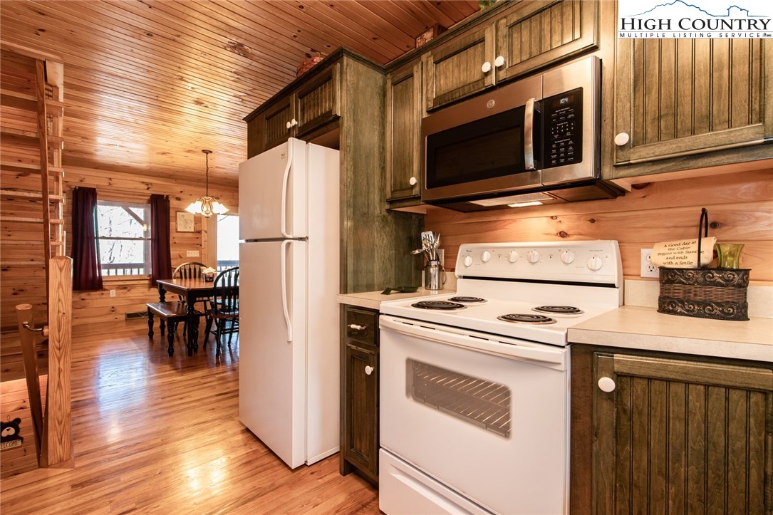 1985 Buck Mountain Road Purlear, NC 28665 - Photo 8 of 50 Gallery Image 8