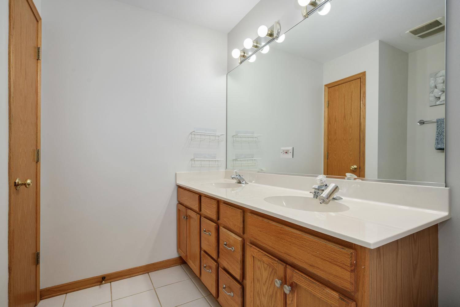 13866 Steeples Road Lemont, IL 60439 - Photo 21 of 45 Gallery Image 21