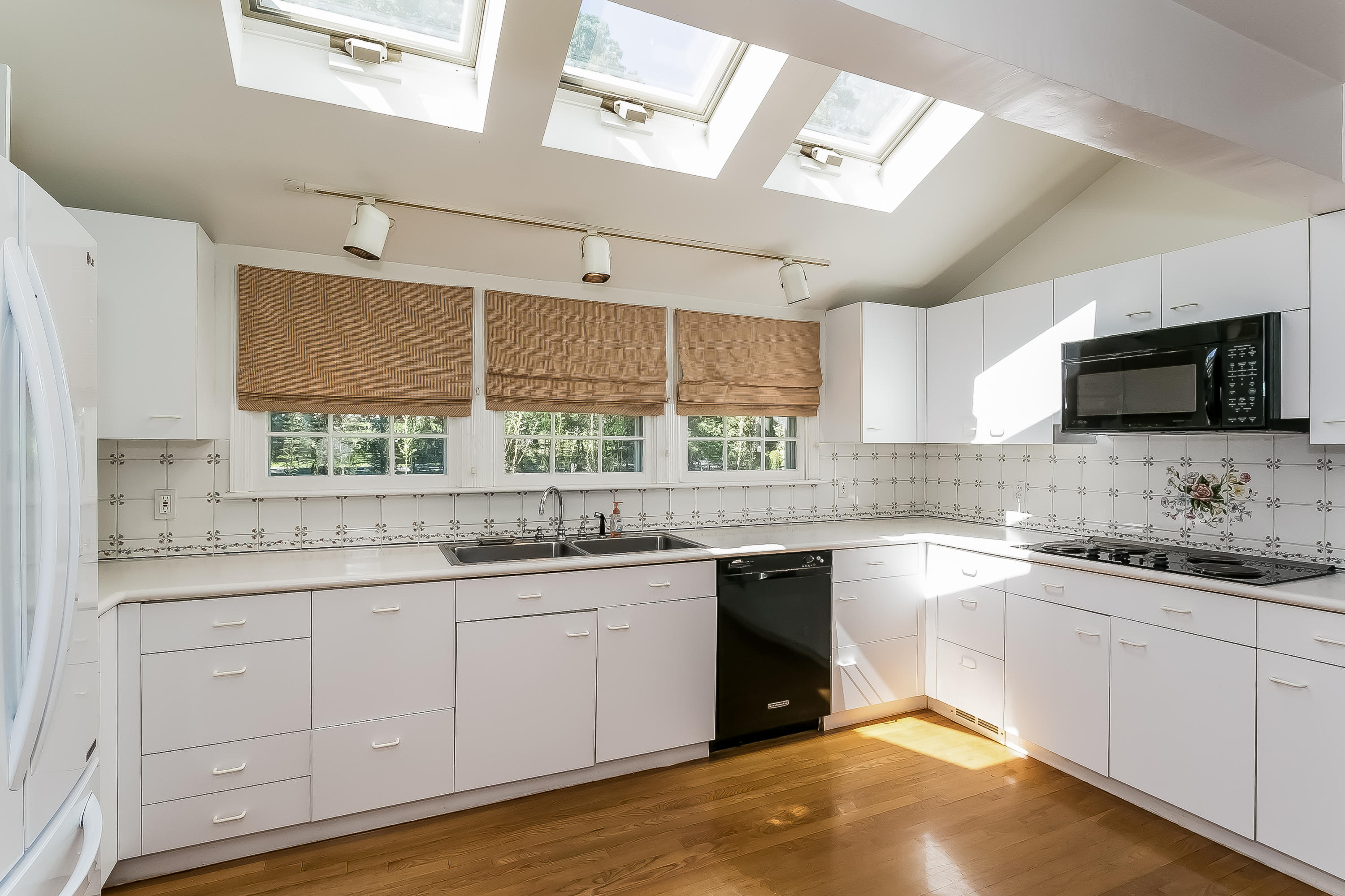 32 Hillsley Road Darien, CT 06820 - Photo 8 of 20 a kitchen with a sink stove and microwave