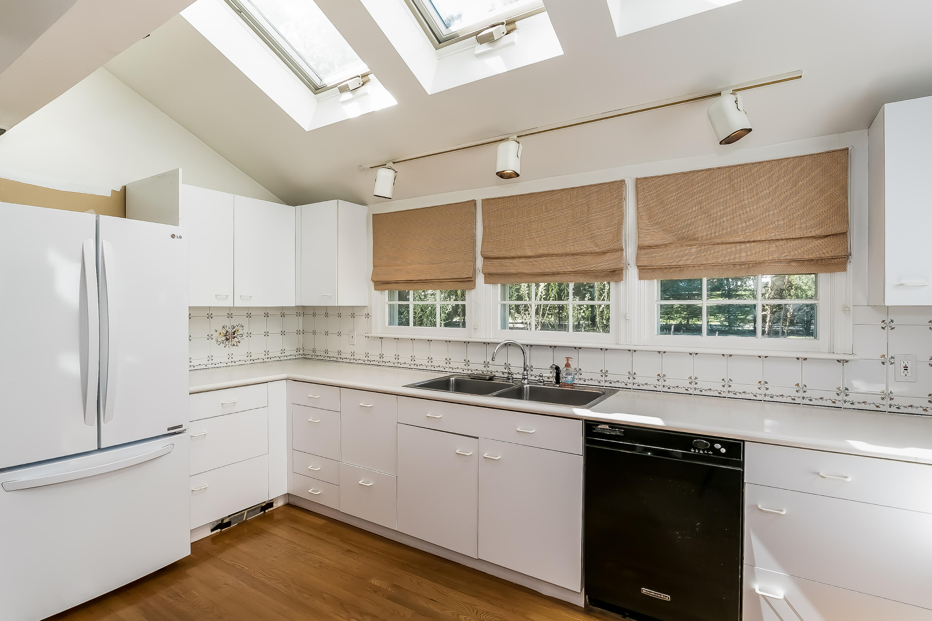32 Hillsley Road Darien, CT 06820 - Photo 9 of 20 a kitchen with a sink stove and refrigerator