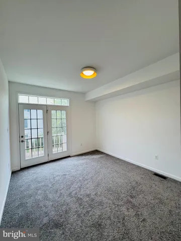 $2,600 | 5822 Oakdale Vlg Road, Ijamsville, MD 21754