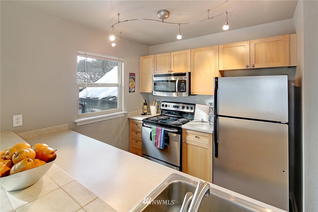 9805 Avondale Road Northeast, Unit U256 Redmond, WA 98052 - Photo 4 of 18 Gallery Image 4