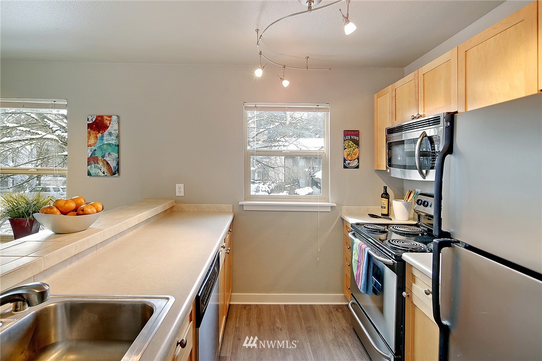 9805 Avondale Road Northeast, Unit U256 Redmond, WA 98052 - Photo 5 of 18 Gallery Image 5
