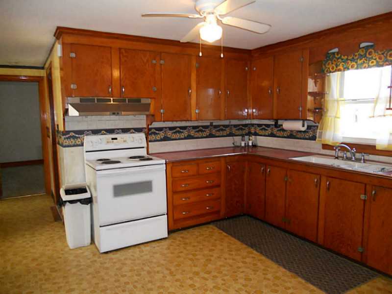 207 Old County Road Smithfield, RI 02917 - Photo 8 of 15 Kitchen.