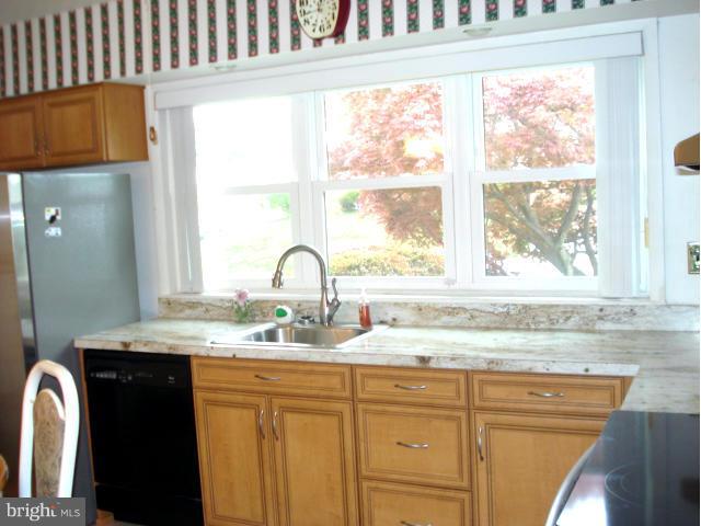 915 Painted Post Road Pikesville, MD 21208 - Photo 10 of 30 Kitchen