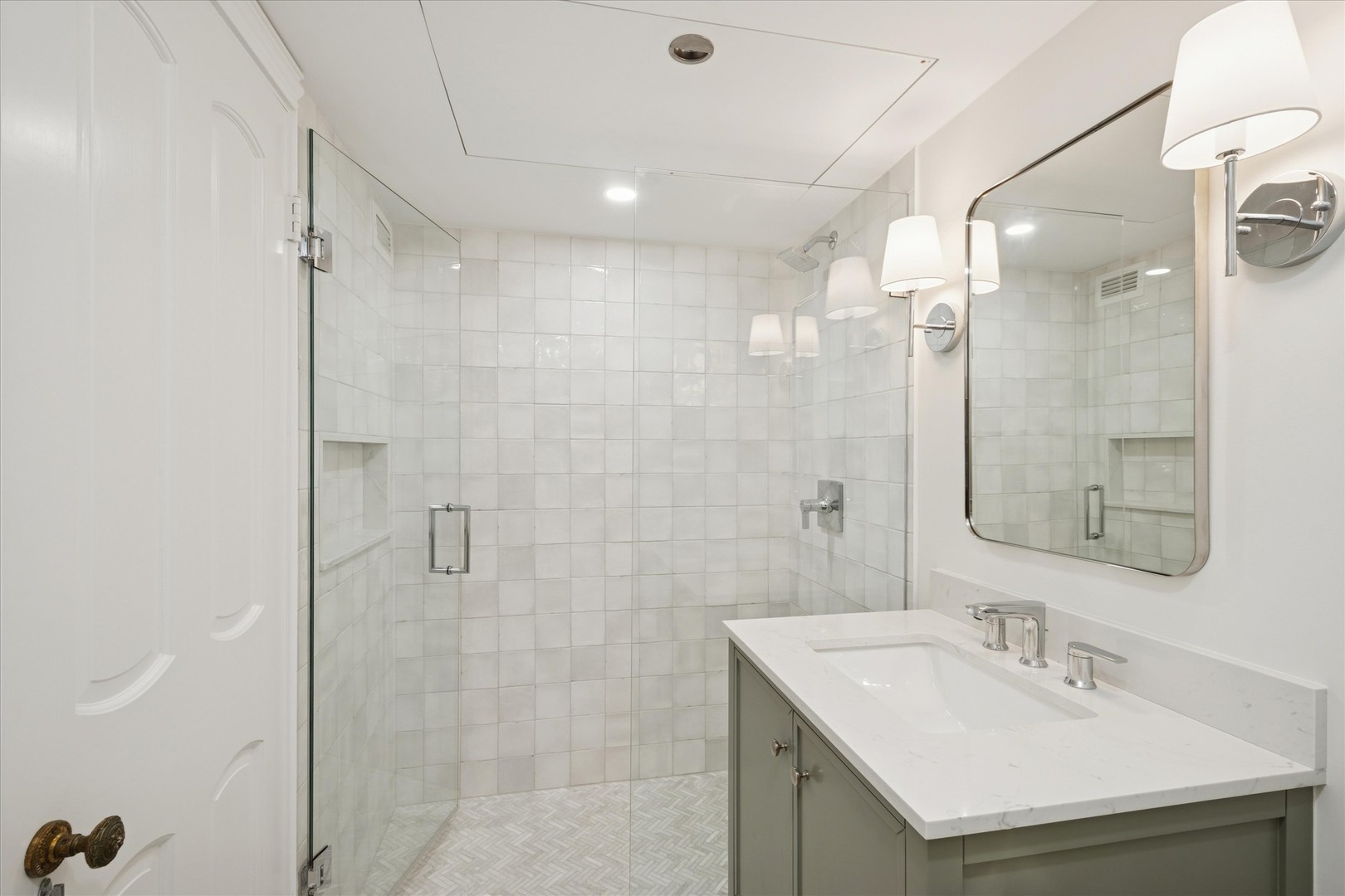 1420 Sheridan Road, Unit 3I Wilmette, IL 60091 - Photo 12 of 16 a bathroom with a sink shower and a mirror