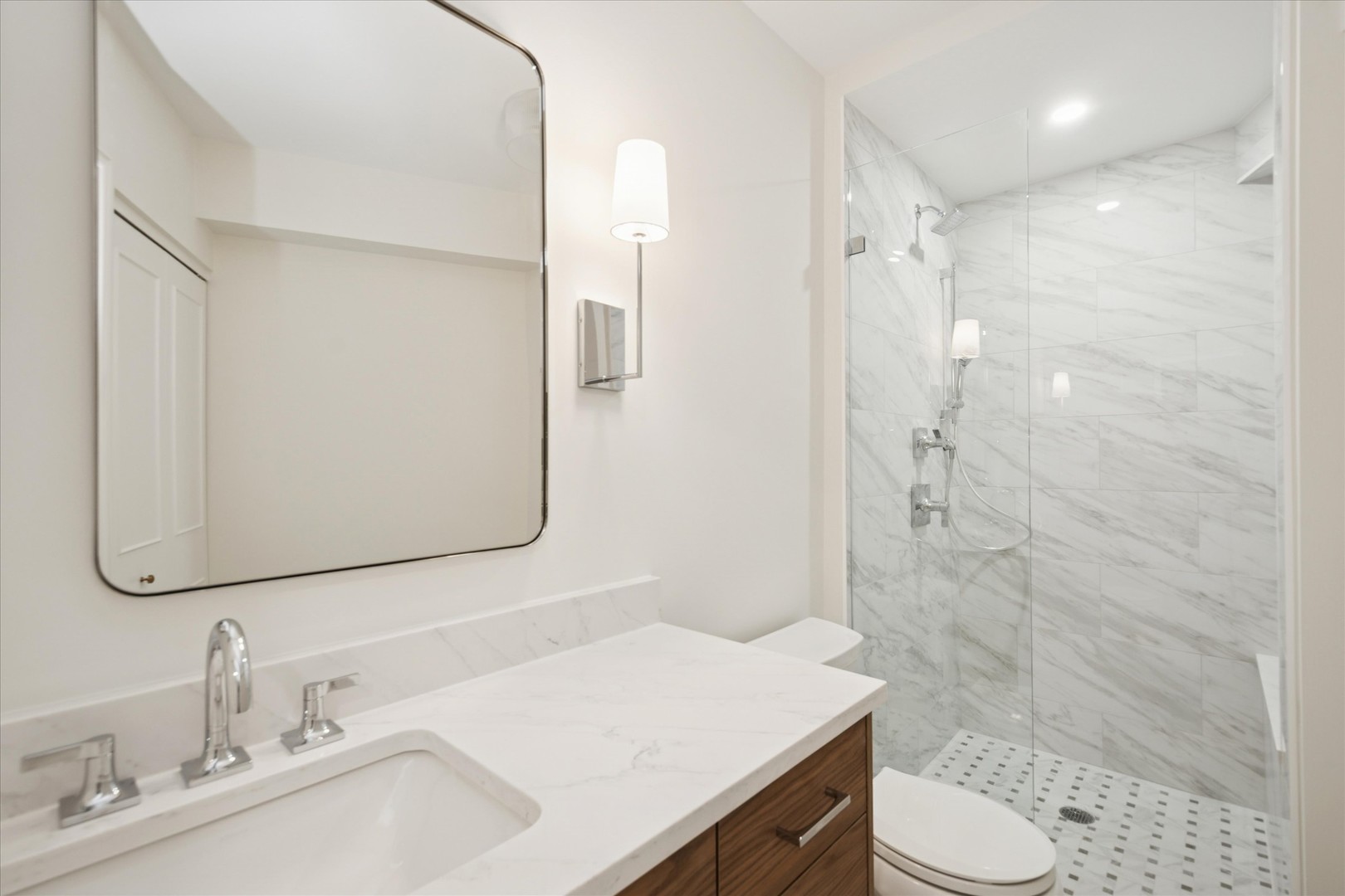 1420 Sheridan Road, Unit 3I Wilmette, IL 60091 - Photo 10 of 16 a bathroom with a sink toilet and shower