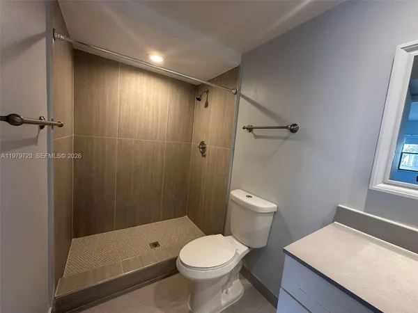 $2,550 | 200 Lakeview Drive, Unit 111, Weston, FL 33326