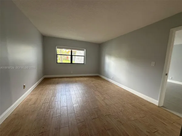 $2,550 | 200 Lakeview Drive, Unit 111, Weston, FL 33326