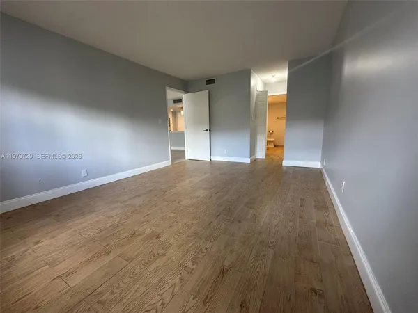 $2,550 | 200 Lakeview Drive, Unit 111, Weston, FL 33326