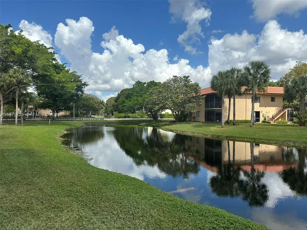 $2,550 | 200 Lakeview Drive, Unit 111, Weston, FL 33326
