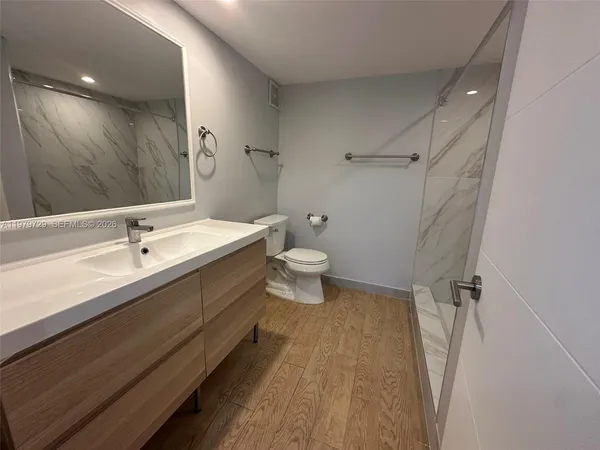 $2,550 | 200 Lakeview Drive, Unit 111, Weston, FL 33326