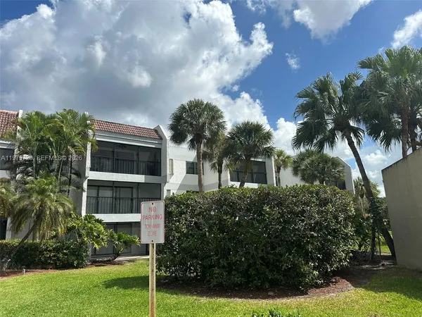 $2,550 | 200 Lakeview Drive, Unit 111, Weston, FL 33326