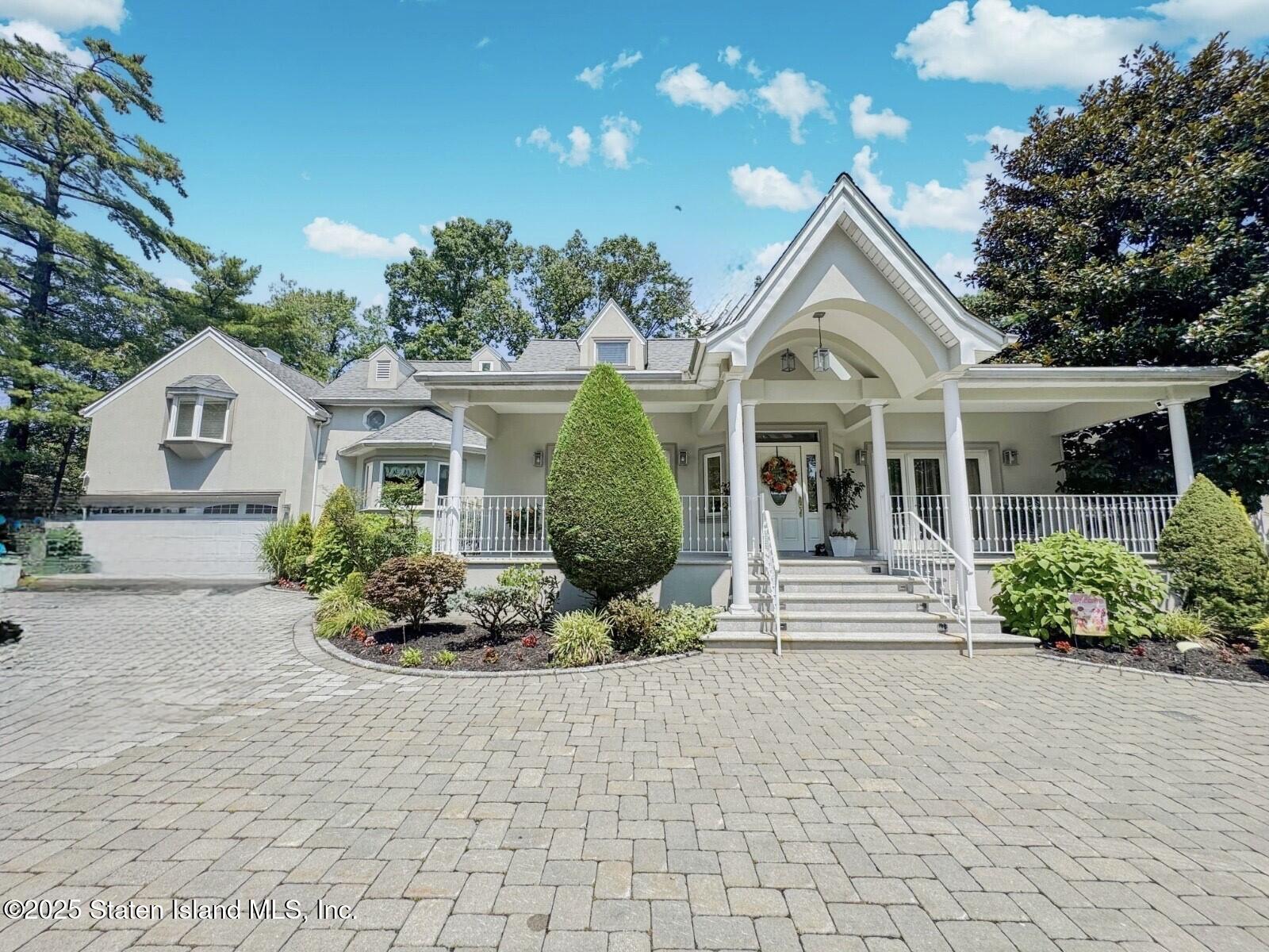 26 Highpoint Road Staten Island, NY 10304 - Photo 2 of 36 mom1