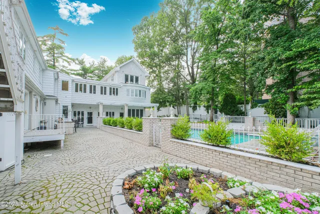 $2,499,000 | 26 Highpoint Road | Todt Hill