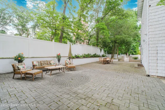 $2,499,000 | 26 Highpoint Road | Todt Hill