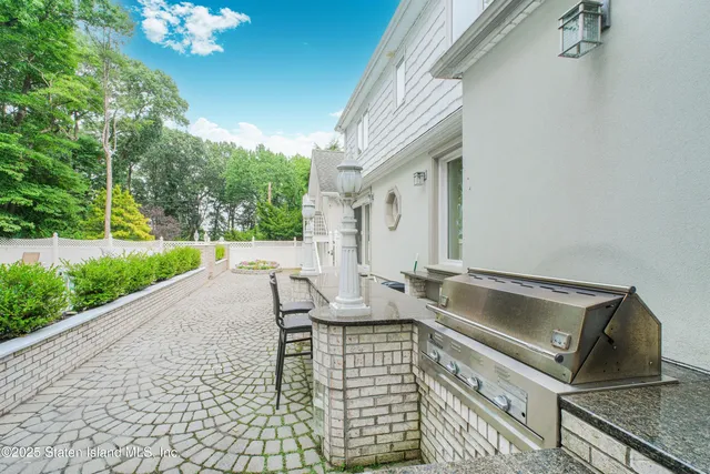 $2,499,000 | 26 Highpoint Road | Todt Hill