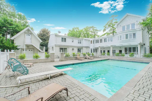 $2,499,000 | 26 Highpoint Road | Todt Hill