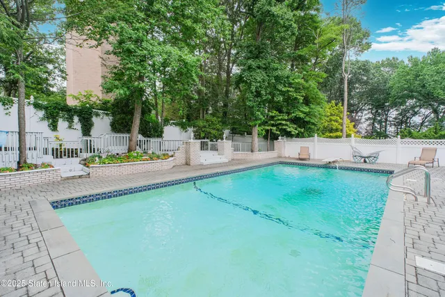 $2,499,000 | 26 Highpoint Road | Todt Hill