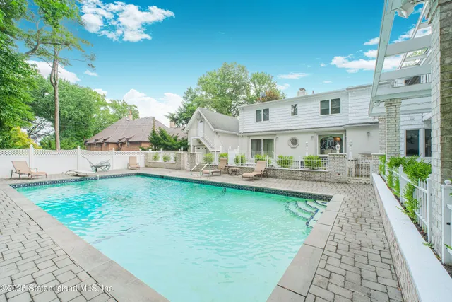 $2,499,000 | 26 Highpoint Road | Todt Hill