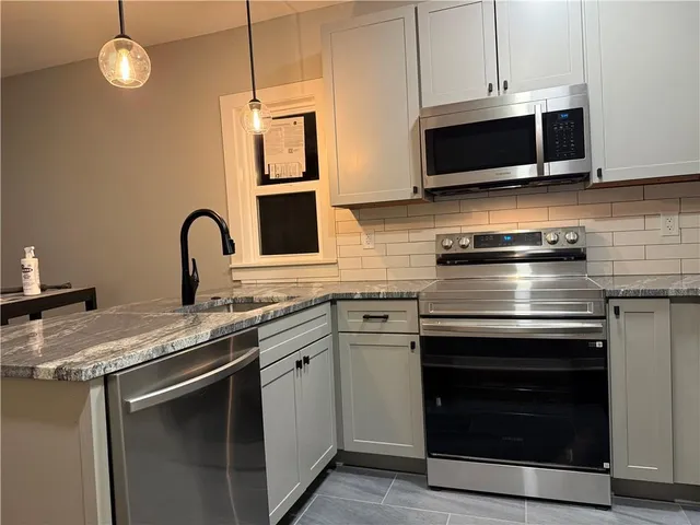 $1,500 | 3704 Baltimore Avenue, Unit 2N, Kansas City, MO 64111