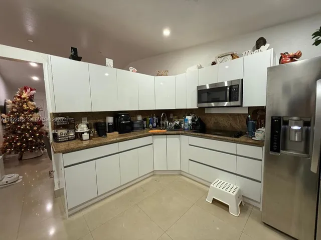 $3,200 | 17652 Northwest 76th Court, Unit 17652, Hialeah, FL 33015