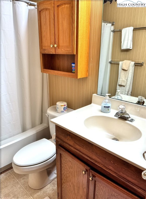 301 Pinnacle Inn Road, Unit 2105 Beech Mountain, NC 28604 - Photo 11 of 23 a bathroom with a sink a toilet and mirror