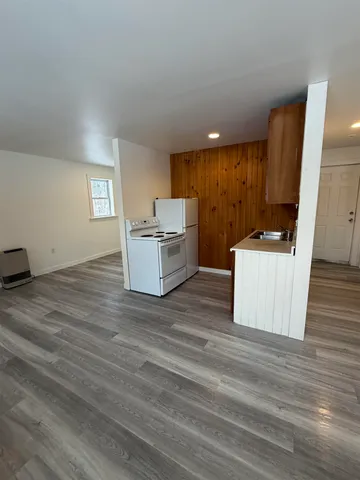 $1,700 | 722 Highway 30, Townshend, VT 05353