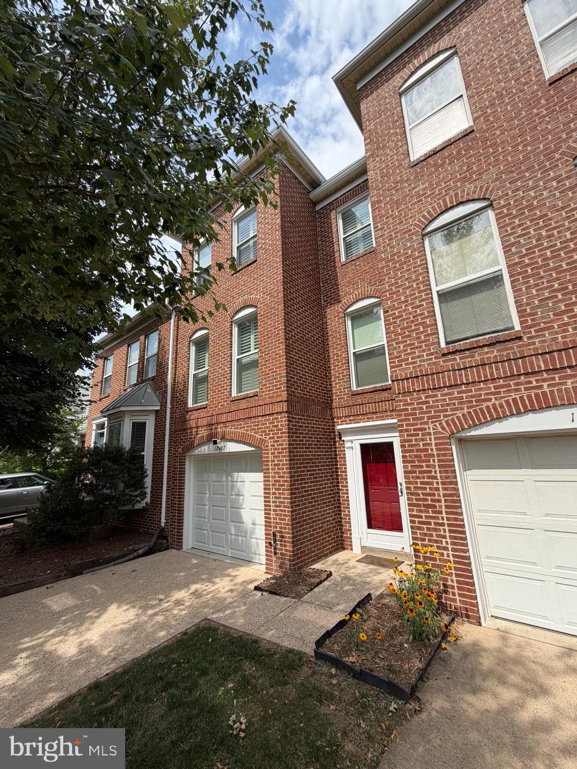 12087 Edgemere Circle Reston, VA 20190 - Photo 2 of 4