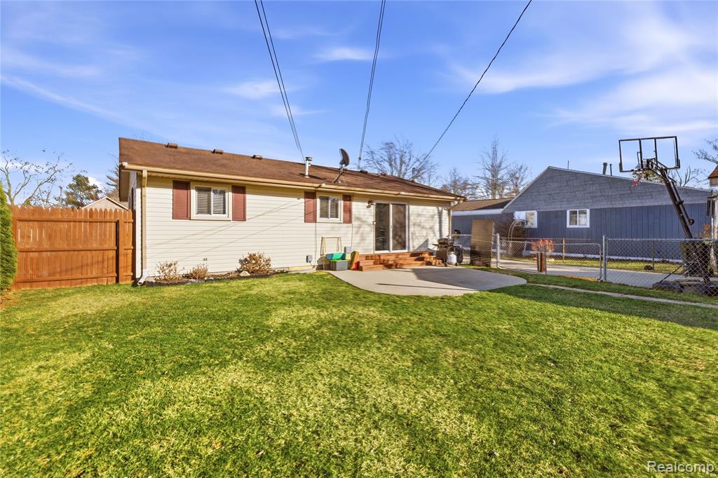 3066 Hessel Avenue Rochester Hills, MI 48307 - Photo 18 of 24 Gallery Image 18