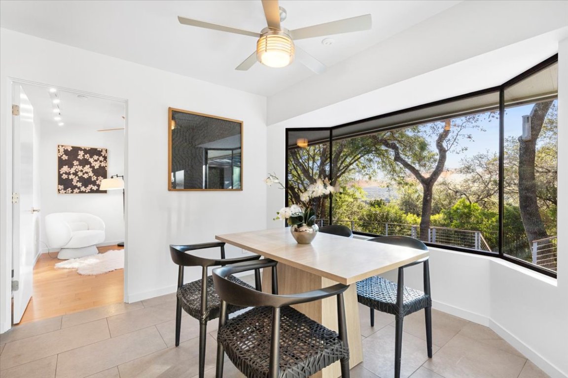 3923 Glengarry Drive Austin, TX 78731 - Photo 11 of 33 a dining room with furniture and window