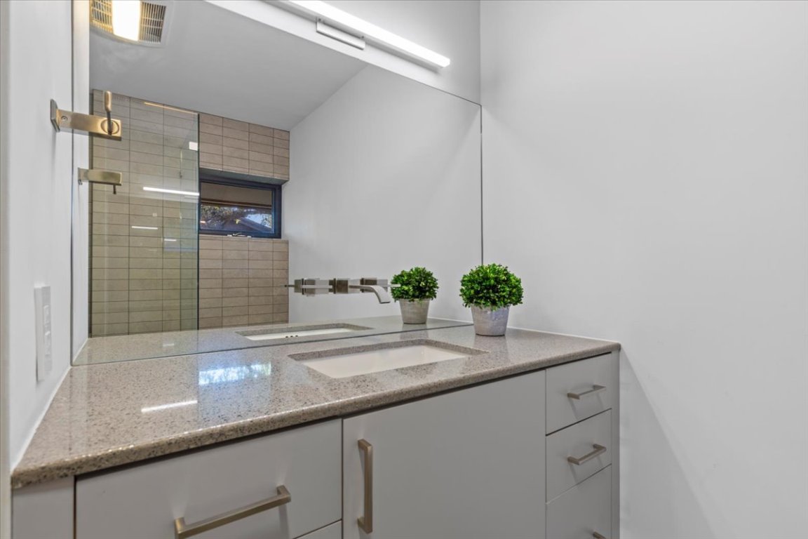 3923 Glengarry Drive Austin, TX 78731 - Photo 24 of 33 a view of a sink